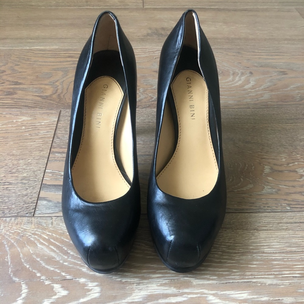 Gianni Bini Platform Black Heel